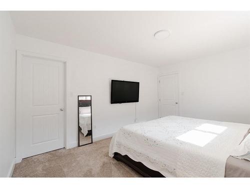 490 Pacific Crescent, Fort Mcmurray, AB - Indoor Photo Showing Bedroom