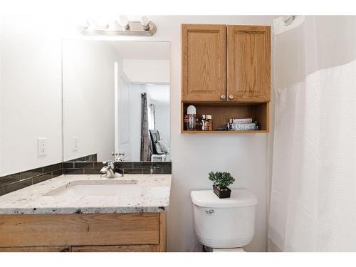 490 Pacific Crescent, Fort Mcmurray, AB - Indoor Photo Showing Bathroom