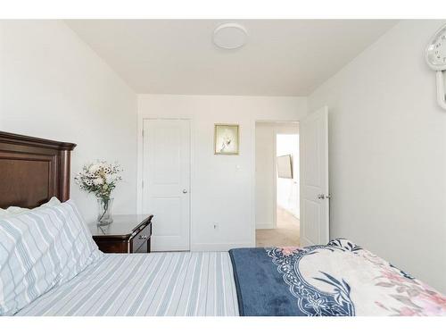 490 Pacific Crescent, Fort Mcmurray, AB - Indoor Photo Showing Bedroom