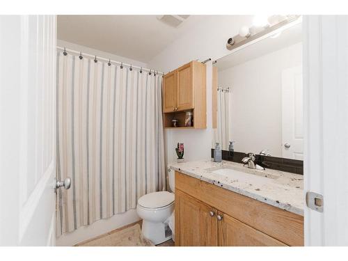 490 Pacific Crescent, Fort Mcmurray, AB - Indoor Photo Showing Bathroom