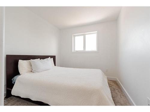 490 Pacific Crescent, Fort Mcmurray, AB - Indoor Photo Showing Bedroom