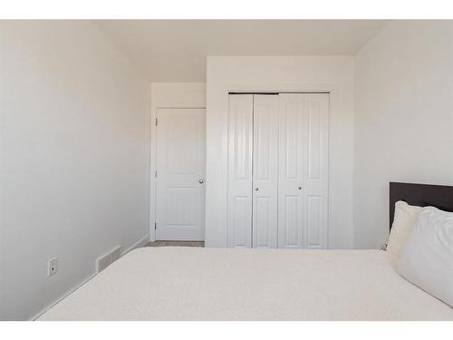 490 Pacific Crescent, Fort Mcmurray, AB - Indoor Photo Showing Bedroom