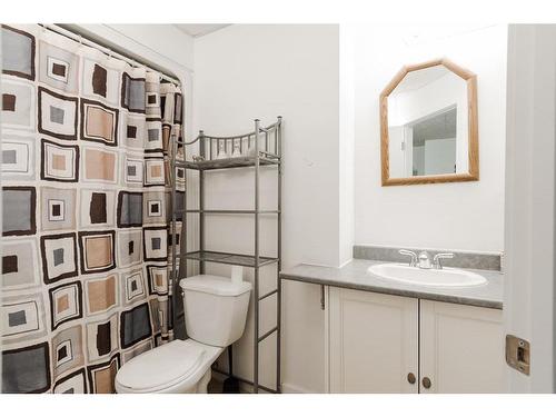 490 Pacific Crescent, Fort Mcmurray, AB - Indoor Photo Showing Bathroom