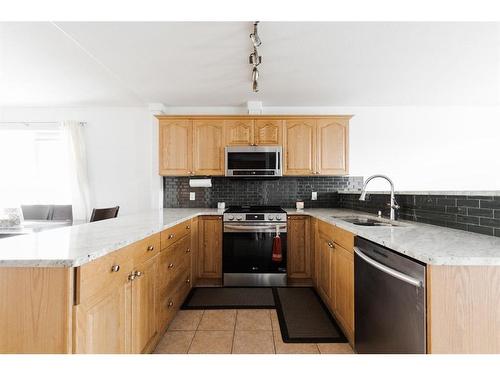 490 Pacific Crescent, Fort Mcmurray, AB - Indoor Photo Showing Kitchen With Stainless Steel Kitchen