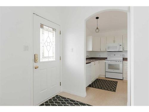 152 Webb Drive, Fort Mcmurray, AB - Indoor Photo Showing Kitchen