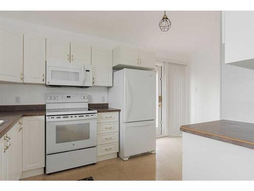 152 Webb Drive, Fort Mcmurray, AB - Indoor Photo Showing Kitchen