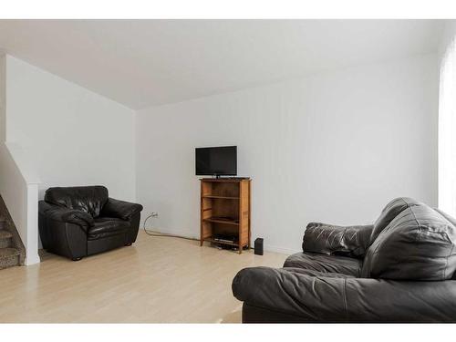 152 Webb Drive, Fort Mcmurray, AB - Indoor Photo Showing Living Room