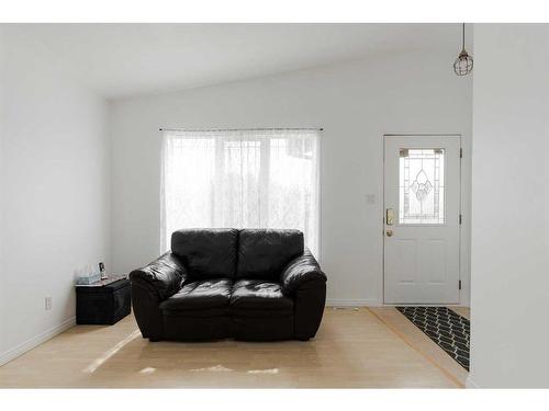 152 Webb Drive, Fort Mcmurray, AB - Indoor Photo Showing Living Room