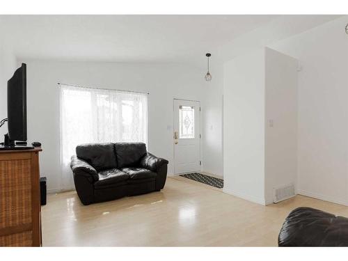 152 Webb Drive, Fort Mcmurray, AB - Indoor Photo Showing Living Room