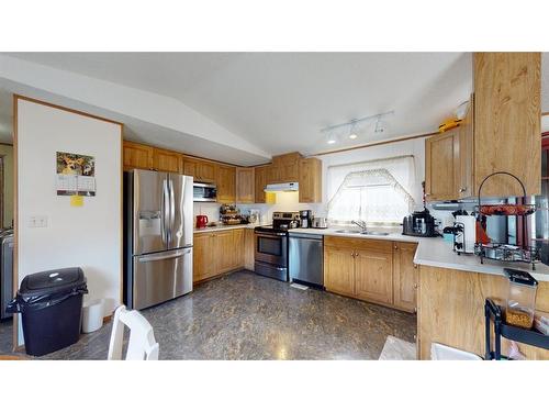 476 Harpe Way, Fort Mcmurray, AB - Indoor Photo Showing Kitchen With Double Sink