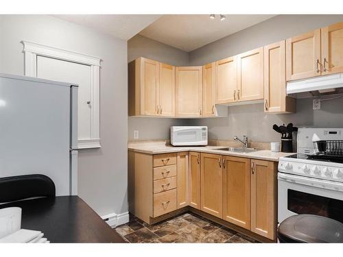 176 Mountain Avens Crescent, Fort Mcmurray, AB - Indoor Photo Showing Kitchen