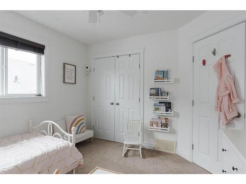 176 Mountain Avens Crescent, Fort Mcmurray, AB - Indoor Photo Showing Bedroom