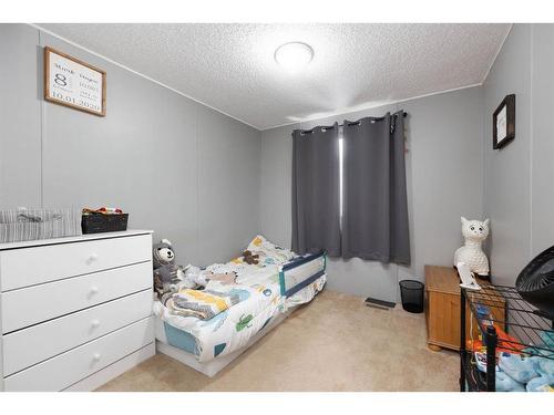 176 Cokerill Crescent, Fort Mcmurray, AB - Indoor Photo Showing Bedroom