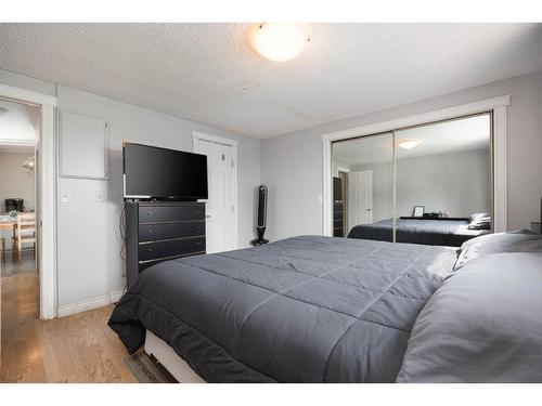 176 Cokerill Crescent, Fort Mcmurray, AB - Indoor Photo Showing Bedroom