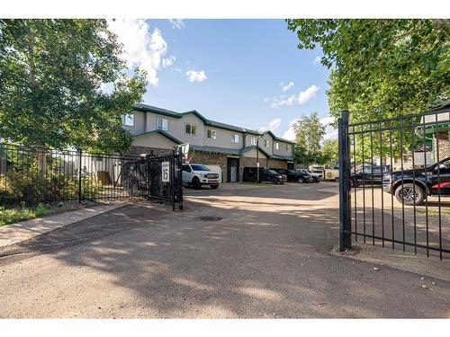 32-193 O'Coffey Crescent, Fort Mcmurray, AB - Outdoor