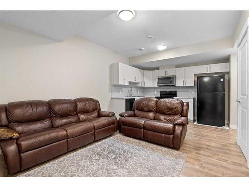 121 Collicott Drive, Fort Mcmurray, AB - Indoor Photo Showing Living Room