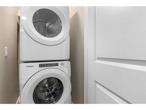 121 Collicott Drive, Fort Mcmurray, AB - Indoor Photo Showing Laundry Room