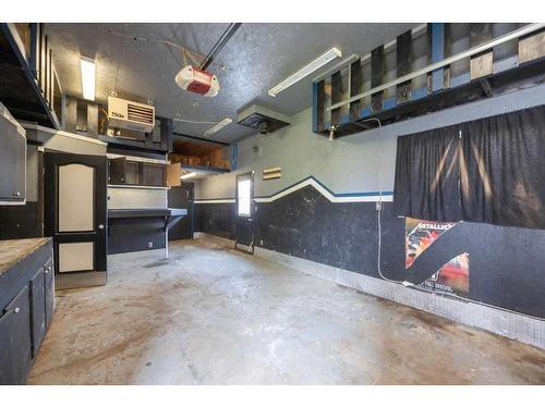 389 Mckinlay Crescent, Fort Mcmurray, AB - Indoor Photo Showing Kitchen