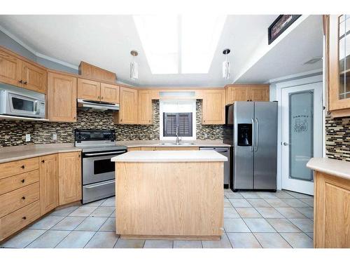 389 Mckinlay Crescent, Fort Mcmurray, AB - Indoor Photo Showing Kitchen