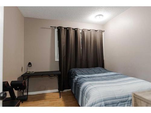 61 Alberta Drive, Fort Mcmurray, AB - Indoor Photo Showing Bedroom