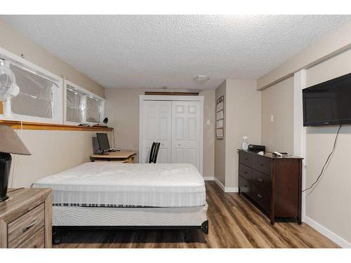 61 Alberta Drive, Fort Mcmurray, AB - Indoor Photo Showing Bedroom