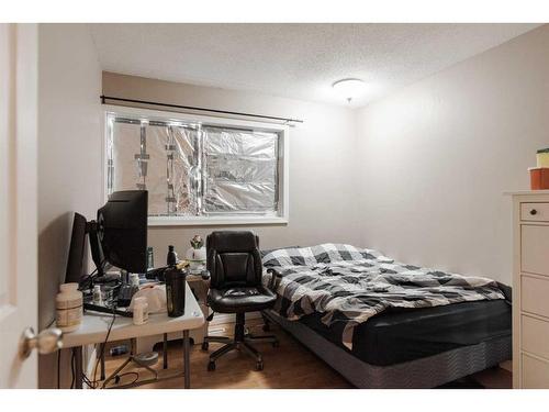 61 Alberta Drive, Fort Mcmurray, AB - Indoor Photo Showing Bedroom