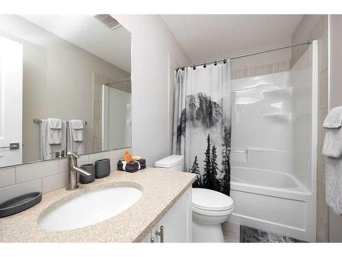 53-284 Shalestone Way, Fort Mcmurray, AB - Indoor Photo Showing Bathroom