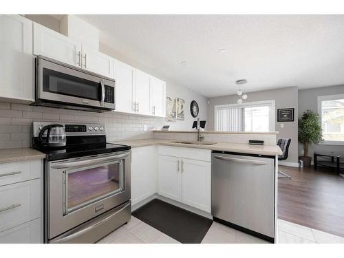 53-284 Shalestone Way, Fort Mcmurray, AB - Indoor Photo Showing Kitchen