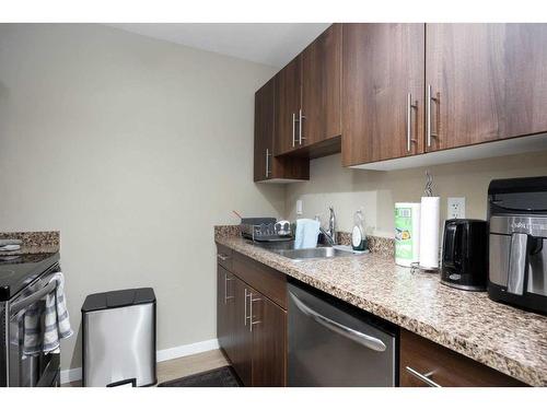 332-201 Abasand Drive, Fort Mcmurray, AB - Indoor Photo Showing Kitchen