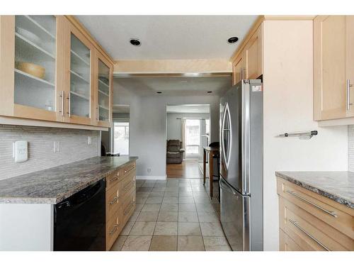 105 Graham Place, Fort Mcmurray, AB - Indoor Photo Showing Kitchen