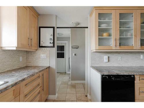 105 Graham Place, Fort Mcmurray, AB - Indoor Photo Showing Kitchen