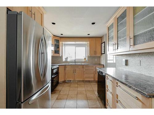 105 Graham Place, Fort Mcmurray, AB - Indoor Photo Showing Kitchen With Stainless Steel Kitchen