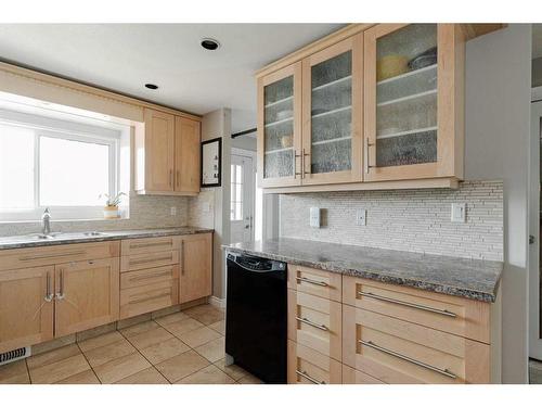 105 Graham Place, Fort Mcmurray, AB - Indoor Photo Showing Kitchen