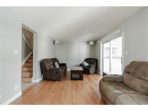 105 Graham Place, Fort Mcmurray, AB - Indoor Photo Showing Living Room