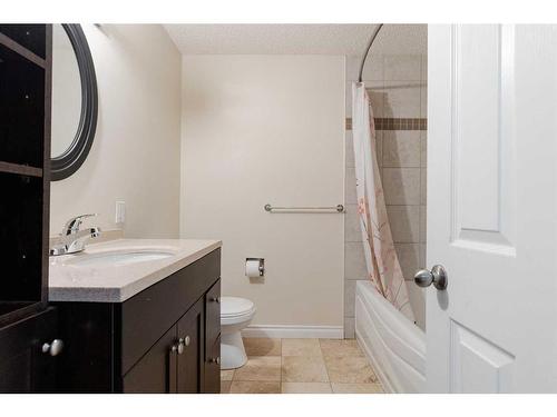 105 Graham Place, Fort Mcmurray, AB - Indoor Photo Showing Bathroom