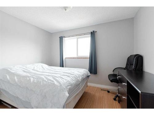 105 Graham Place, Fort Mcmurray, AB - Indoor Photo Showing Bedroom