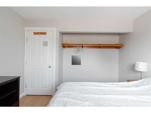 105 Graham Place, Fort Mcmurray, AB - Indoor Photo Showing Bedroom