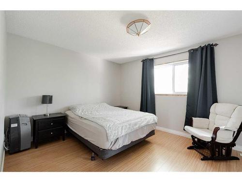 105 Graham Place, Fort Mcmurray, AB - Indoor Photo Showing Bedroom