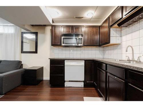 105 Graham Place, Fort Mcmurray, AB - Indoor Photo Showing Kitchen With Double Sink