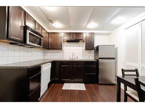 105 Graham Place, Fort Mcmurray, AB - Indoor Photo Showing Kitchen