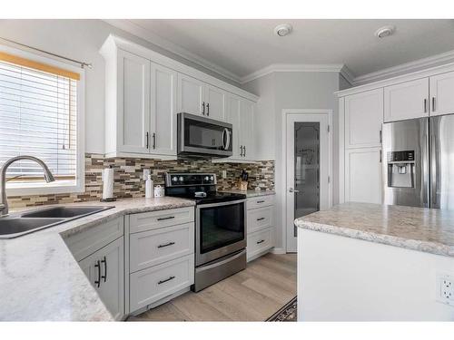 113 Pliska Crescent, Fort Mcmurray, AB - Indoor Photo Showing Kitchen With Double Sink With Upgraded Kitchen