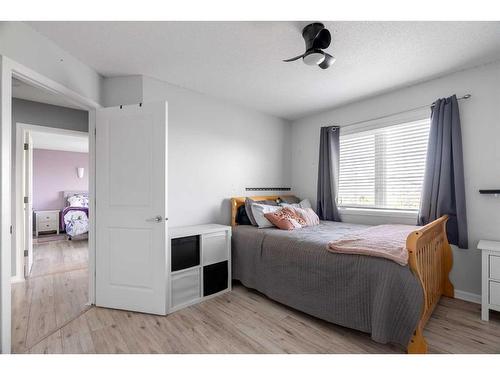 113 Pliska Crescent, Fort Mcmurray, AB - Indoor Photo Showing Bedroom