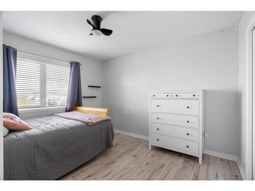 113 Pliska Crescent, Fort Mcmurray, AB - Indoor Photo Showing Bedroom