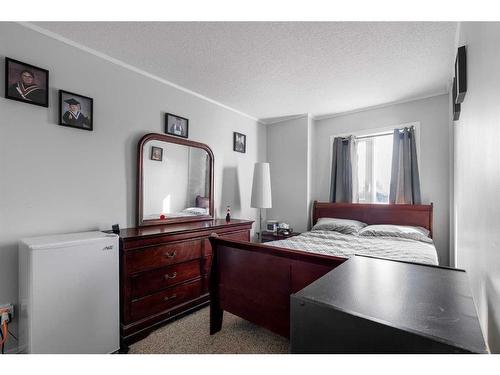 113 Pliska Crescent, Fort Mcmurray, AB - Indoor Photo Showing Bedroom