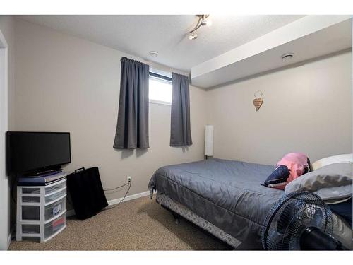 113 Pliska Crescent, Fort Mcmurray, AB - Indoor Photo Showing Bedroom