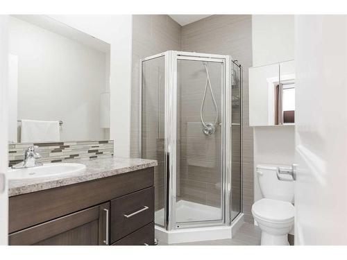 18-300 Sparrow Hawk Drive, Fort Mcmurray, AB - Indoor Photo Showing Bathroom