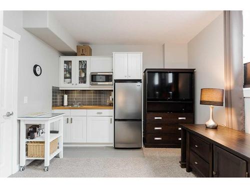 18-300 Sparrow Hawk Drive, Fort Mcmurray, AB - Indoor Photo Showing Kitchen