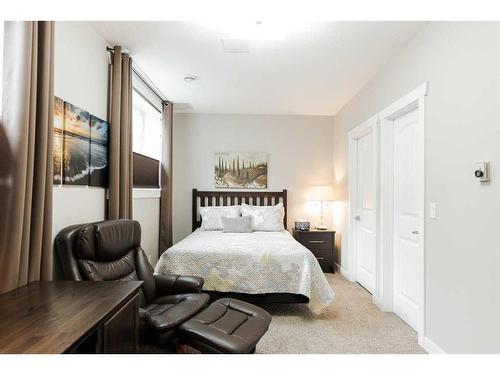 18-300 Sparrow Hawk Drive, Fort Mcmurray, AB - Indoor Photo Showing Bedroom