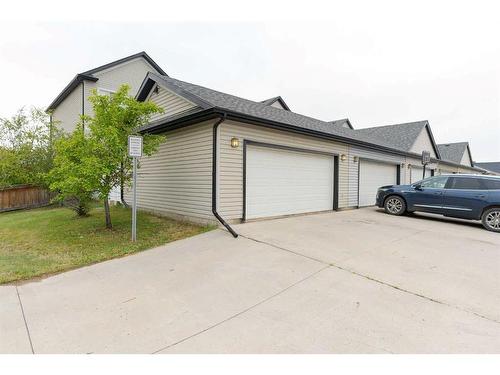 18-300 Sparrow Hawk Drive, Fort Mcmurray, AB - Outdoor