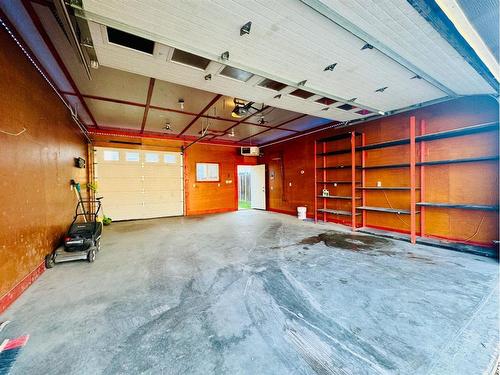 108 Fox Crescent, Fort Mcmurray, AB - Indoor Photo Showing Garage